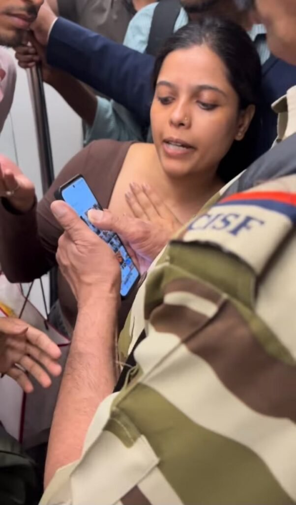 ఢిల్లీ మెట్రోలో మహిళ ఫొటో తీసిన సీఐఎస్ ఎఫ్ జవాన్?