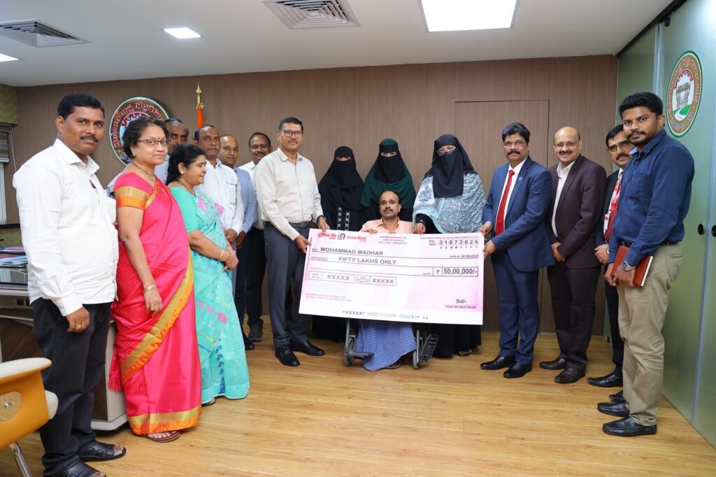 ప్రమాదంలో అంగవైకల్యం పొందిన ఆర్టీసీ డ్రైవర్‌కు రూ.50 లక్షల బీమా