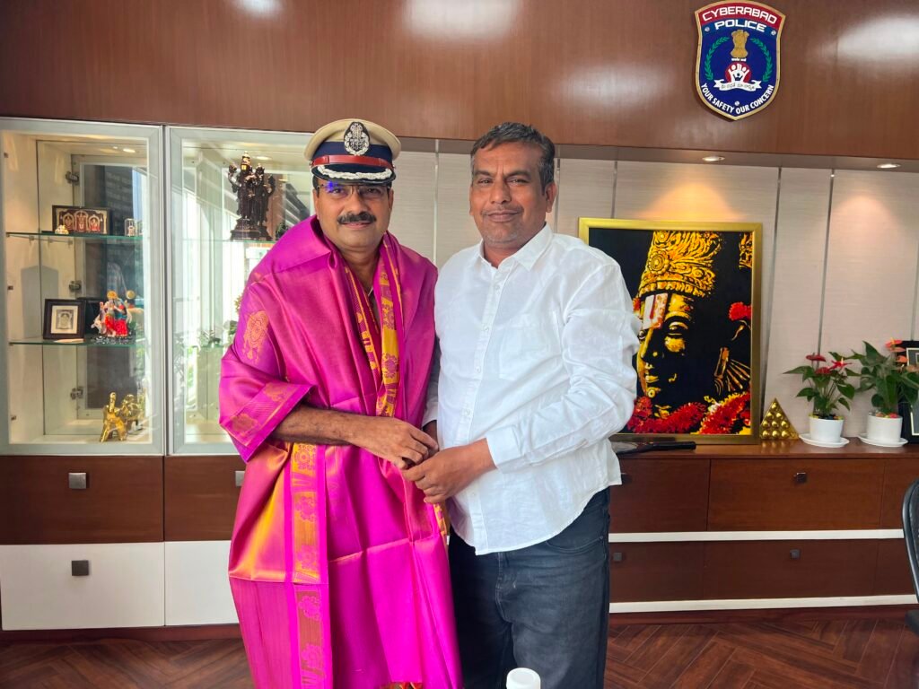 సైబరాబాద్ సీపీతో సమావేశమైన పిడికిటి గోపాల్ చౌదరి