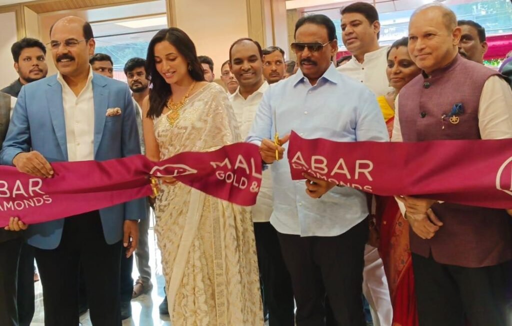 సోమాజిగూడలో కొత్త హంగులతో నూతన మలబార్ షో రూమ్