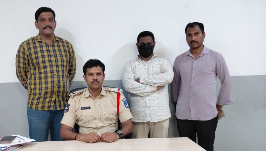 భవనం కూలిన ఘటనలో బిల్డర్ అరెస్ట్..