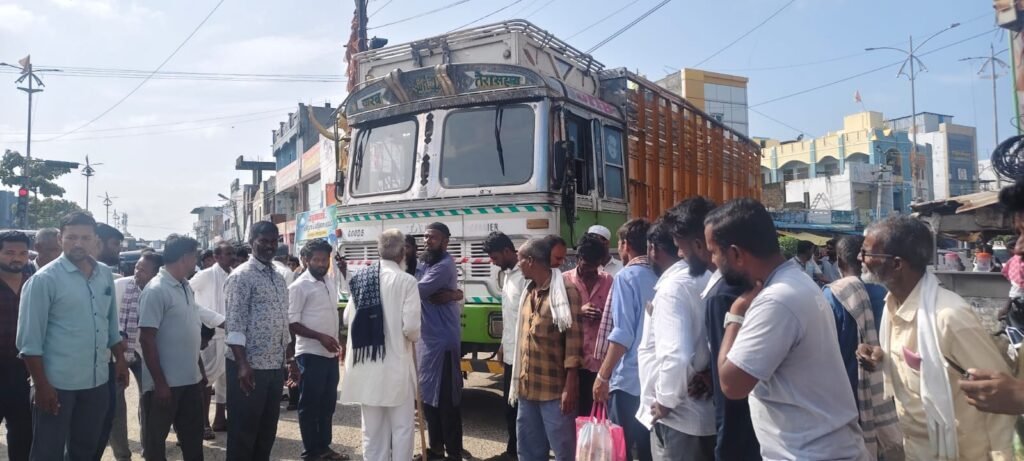 బాన్సువాడలో విషాదం… లారీ ఢీకొని నాలుగేళ్ల బాలిక మృతి