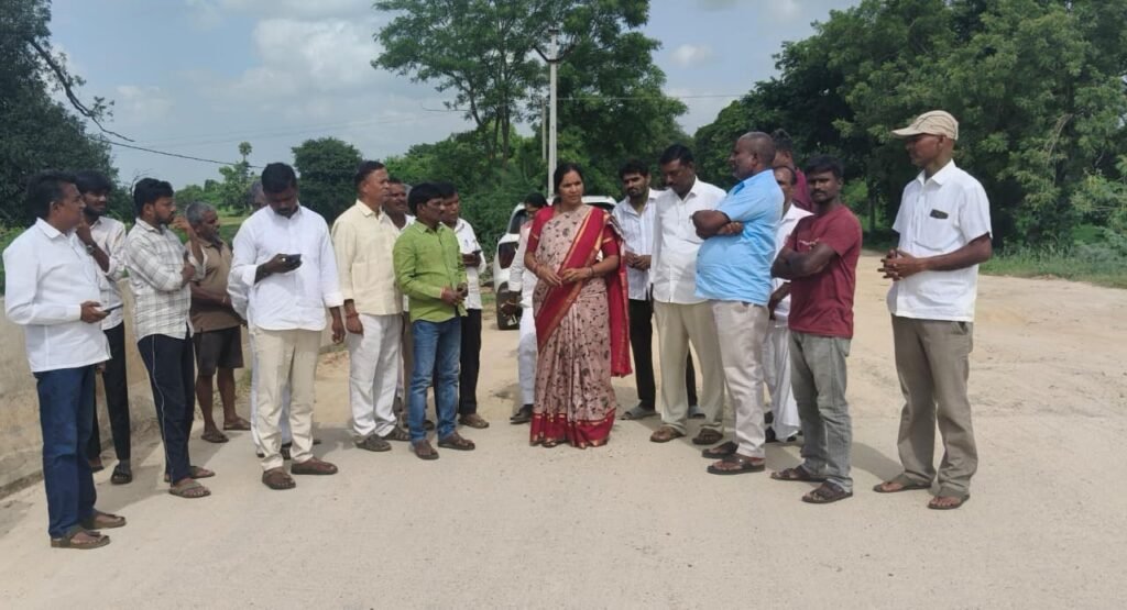 కొత్తపల్లి బ్రిడ్జి అప్రోచ్‌ రోడ్డుపై బీఆర్‌ఎస్‌ హెచ్చరిక.. వారం రోజులే గడువు