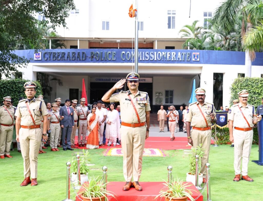 సైబరాబాద్ కమిషనరేట్ లో ఘనంగా స్వాతంత్ర్య దినోత్సవ వేడుకలు