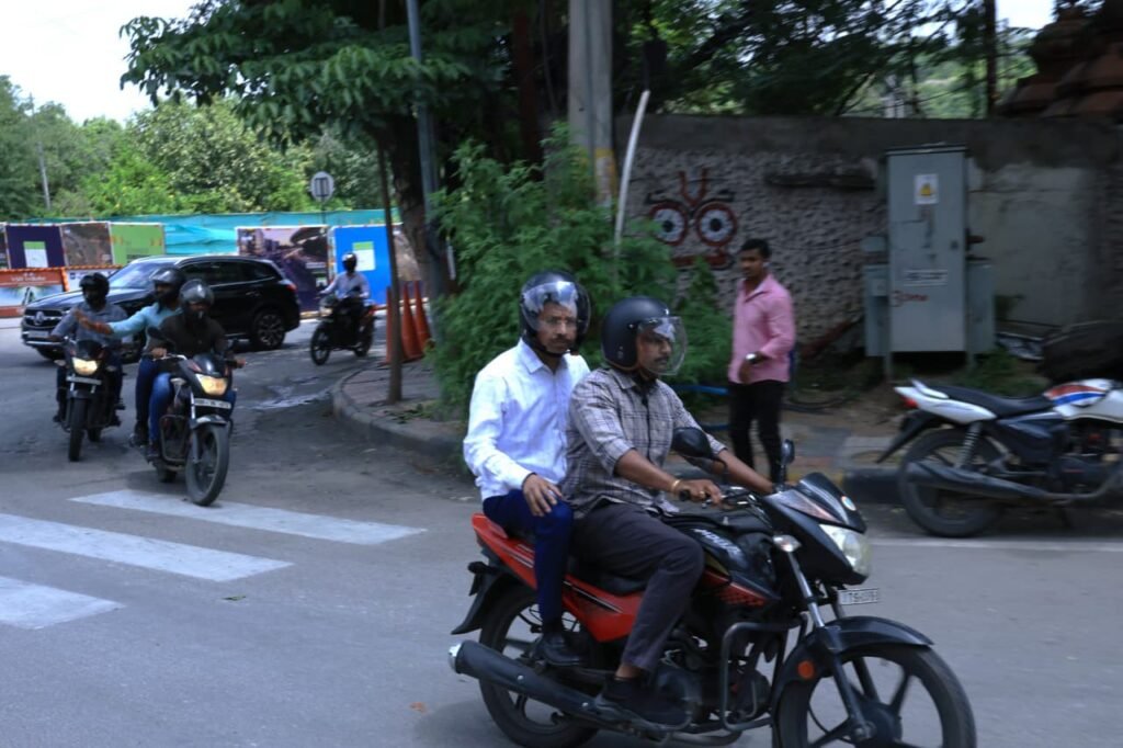 Hyderabad: సామాన్యుడిలా కేబీఆర్ పార్క్ చుట్టూ బైక్‌పై సీపీ పర్యటన..