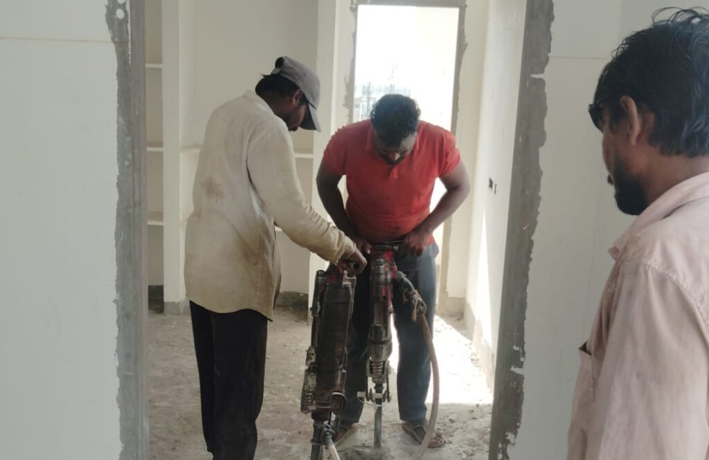 Buildings Demolished: CMC పరిధిలో 21 భవనాల కూల్చివేత, 14 మందికి నోటీసులు