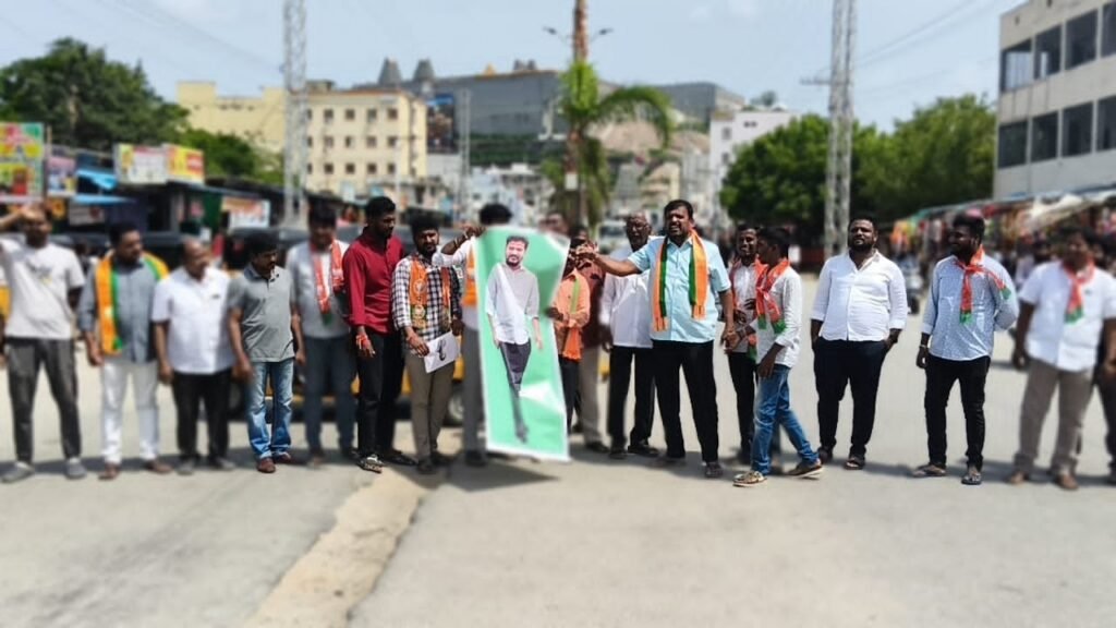 యాదగిరిగుట్టలో సీఎం రేవంత్‌రెడ్డి, రాహుల్‌గాంధీ దిష్టిబొమ్మ దగ్ధం