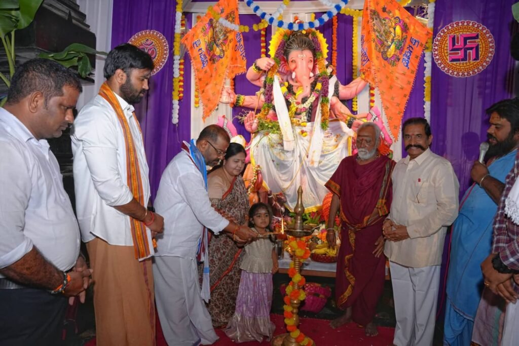 వేయి స్తంభాల దేవాలయంలో ఘనంగా గణపతి నవరాత్రి ఉత్సవాల ప్రారంభం..