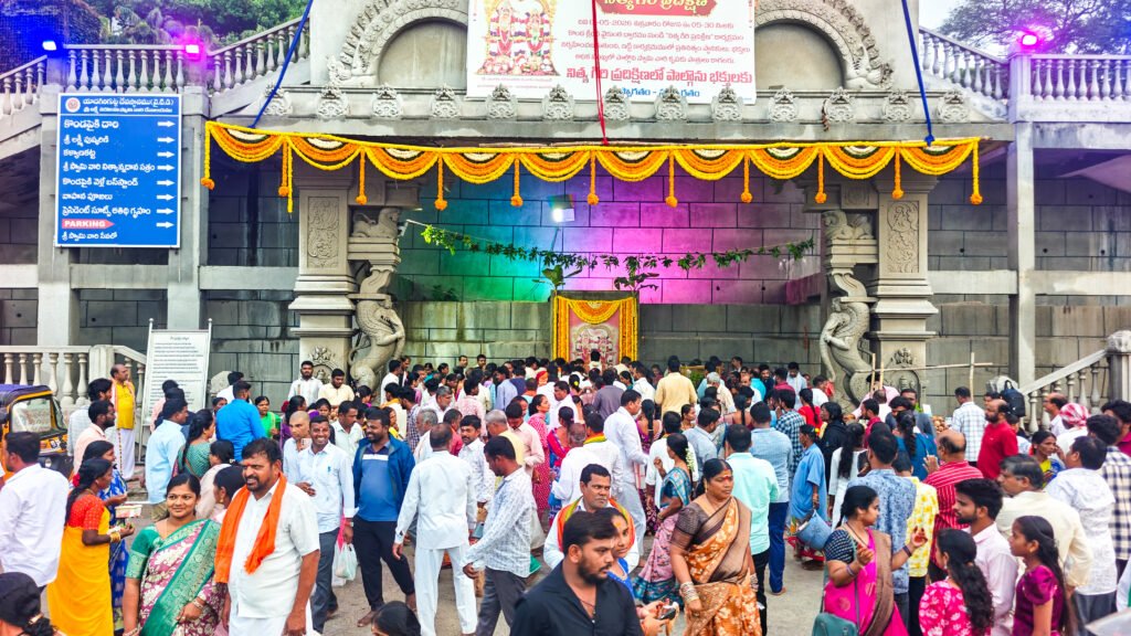 యాదగిరిగుట్టలో స్వాతి నక్షత్ర వేడుకలు.. గిరి ప్రదక్షిణ