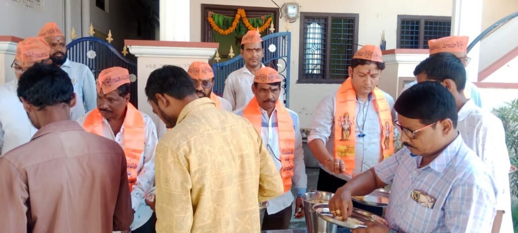 ఆదర్శ కాలనీలో బాల గణేష్ మండపం వద్ద నిత్య పూజలు