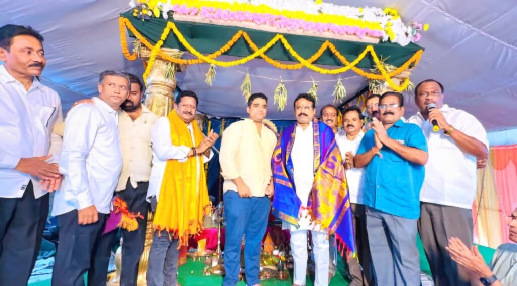 ఘనంగా ఏకదంతునికి పూజలు…