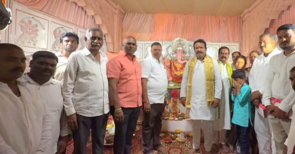 గణనాథుని సన్నిధిలో ఎమ్మెల్యే, తహసీల్దార్..