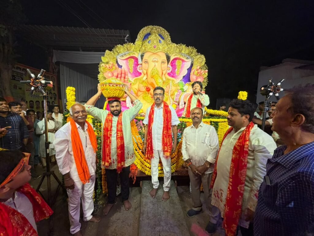 గుల్మోహర్ పార్క్ కాలనీలో ఘనంగా గణేష్ లడ్డూ వేలం..